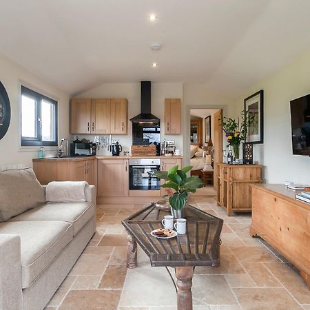 Holders Cottage Lassington 外观 照片
